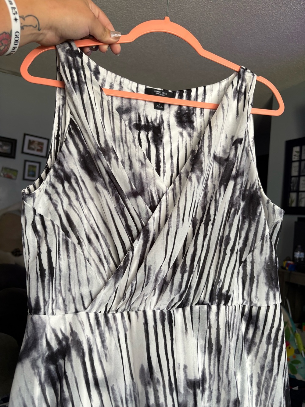 Size Large Women’s bundle simply Vera and more Bundle